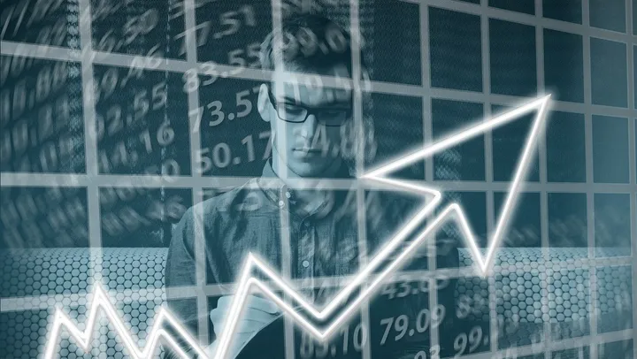 Ftse Mib in rialzo, PIL USA supera attese, inflazione in calo in Europa