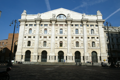 FTSE MIB: Flessione significativa dell'indice, con il settore bancario in forte calo.