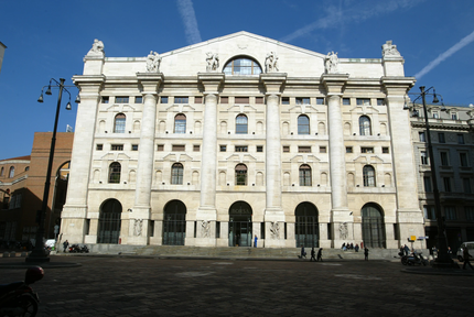 FTSE MIB: Flessione significativa dell'indice, con il settore bancario in forte calo.