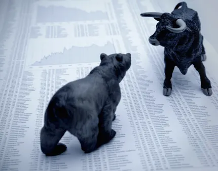 Dow Jones Industrial Average: Apertura in lieve calo, indicando cautela dopo i dati macro.
