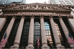 Nasdaq Composite: Forte rialzo dei titoli tech sensibili ai tassi, dopo dati occupazione.