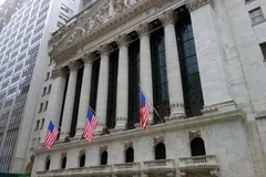 Warner Bros. Discovery Inc.: Uscita dagli indici principali a seguito di fusione.