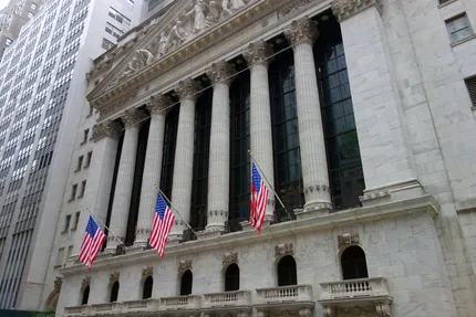 Warner Bros. Discovery Inc.: Uscita dagli indici principali a seguito di fusione.