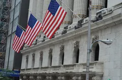 Micron Technology: Forti aspettative per i risultati trimestrali e target price elevati.