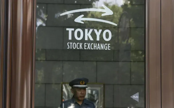 Borse asiatiche in calo: Shanghai -1,3% e Tokyo -0,25%.