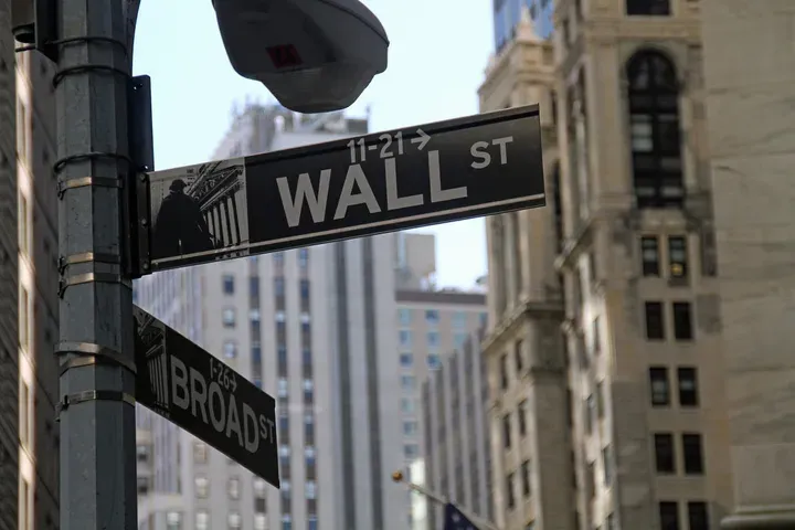 Apertura negativa di Wall Street a causa dei dati sull'occupazione.