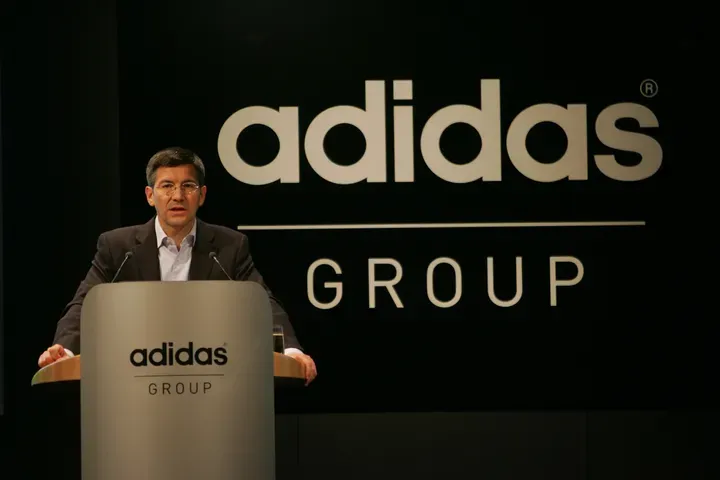 Adidas: Vendite di Yeezy sostengono ricavi stabili nel 2° trimestre