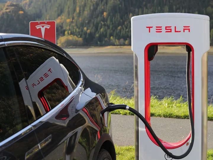 Tesla: consegne sotto le attese nel terzo trimestre