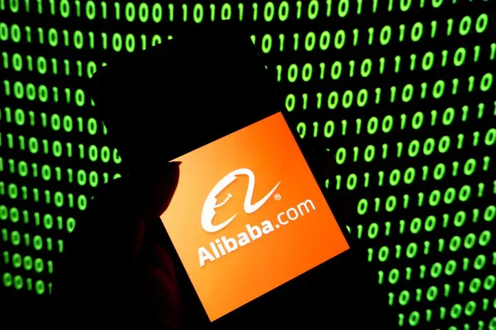 Alibaba crolla del 10% dopo annuncio spin off: Borsa Hong Kong in calo del 2%