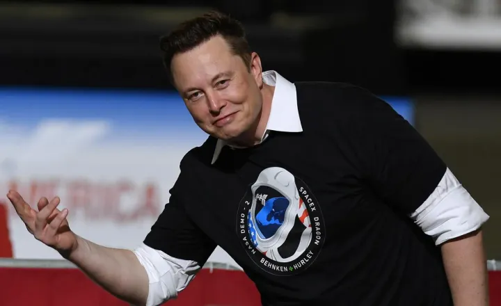 Denuncia Musk: violazione leggi privacy UE