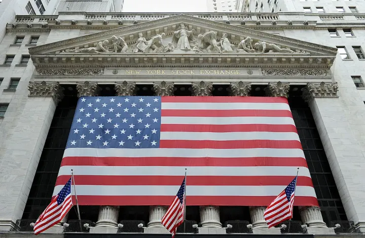 Dow Jones raggiunge nuovo record di chiusura grazie agli effetti dei tassi della Fed.