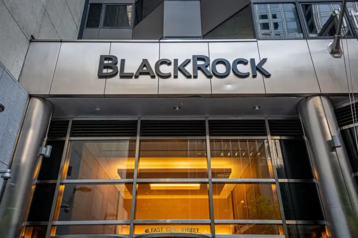 BlackRock acquisisce Global Infrastructure Partners per 12 miliardi di dollari: una mossa strategica nel settore delle infrastrutture.