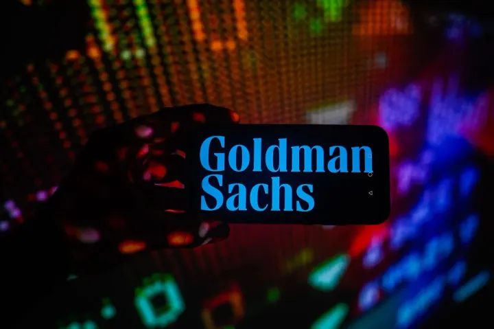 Goldman Sachs registra calo dei ricavi e utili.