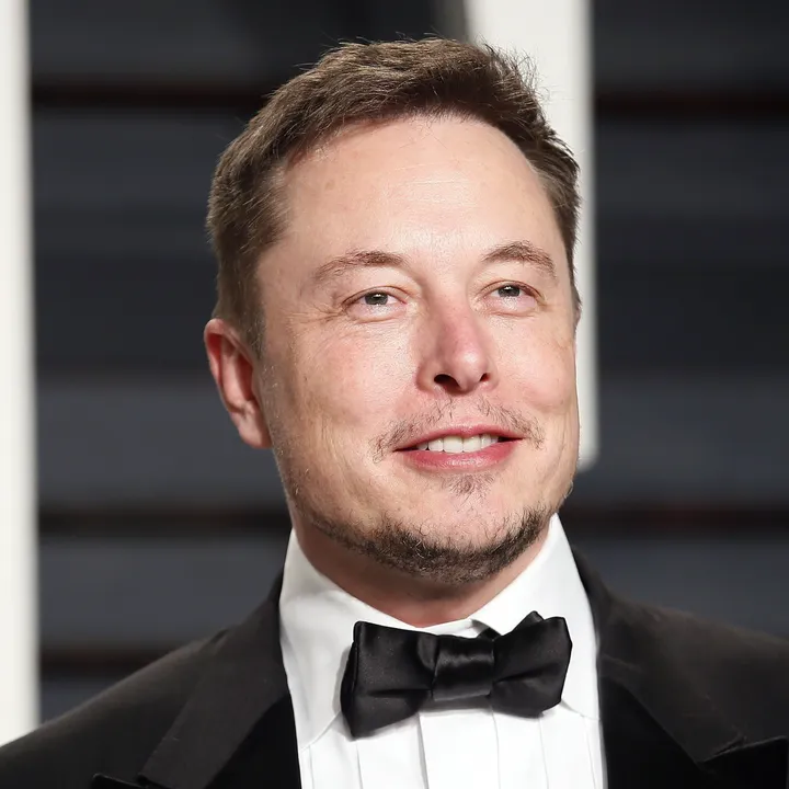 Bomba in casa Tesla: Musk costretto a restituire miliardi. Patrimonio a rischio!