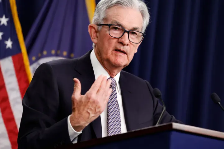 Fed mantiene tassi invariati e Powell calma i mercati, Wall Street registra vendite.