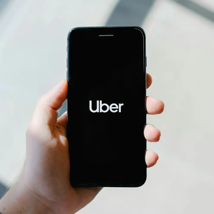 Uber lancia maxi piano di riacquisto azioni: Wall Street esulta