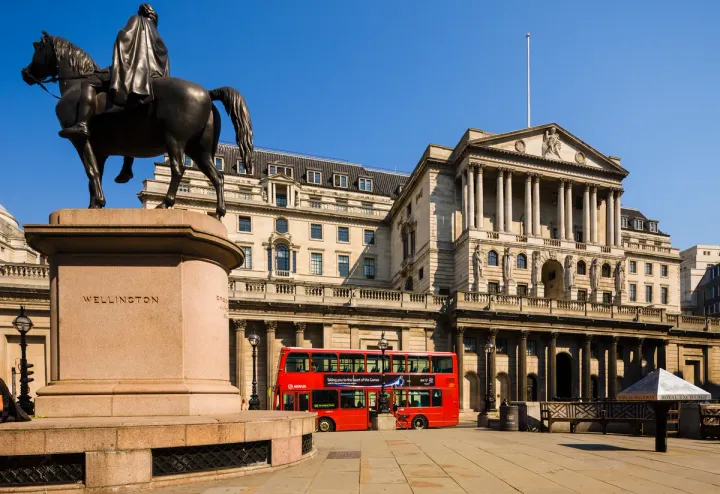 Bank of England mantiene stabili i tassi di interesse