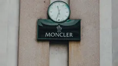 Moncler fa eccezione: gli analisti sono ottimisti, nonostante il crollo di Kering che ha trascinato in calo tutto il lusso