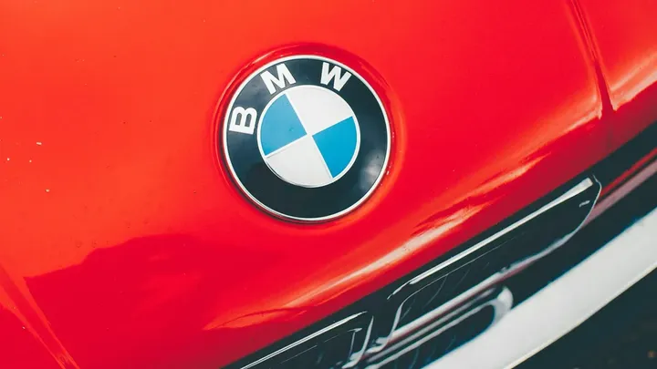 Bmw: forte crescita per la vendita di veicoli elettrici ma i profitti sono in calo