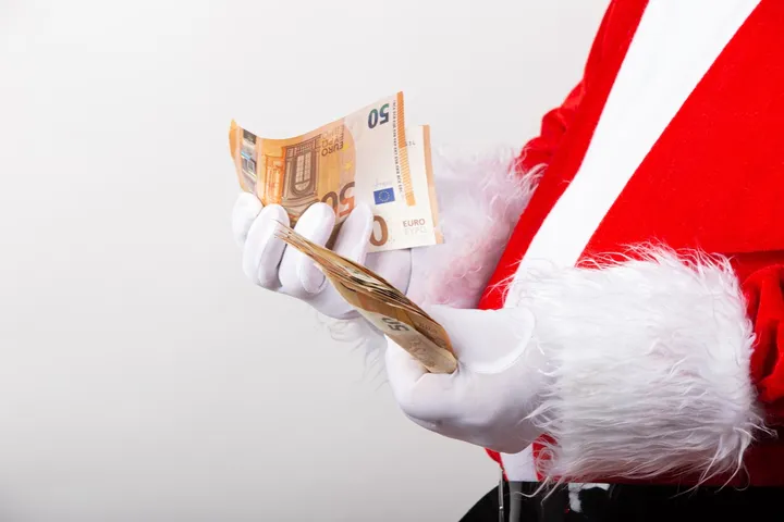 Pensioni dicembre 2024, tredicesima più quattordicesima: ecco a chi spetta il doppio Bonus Natale