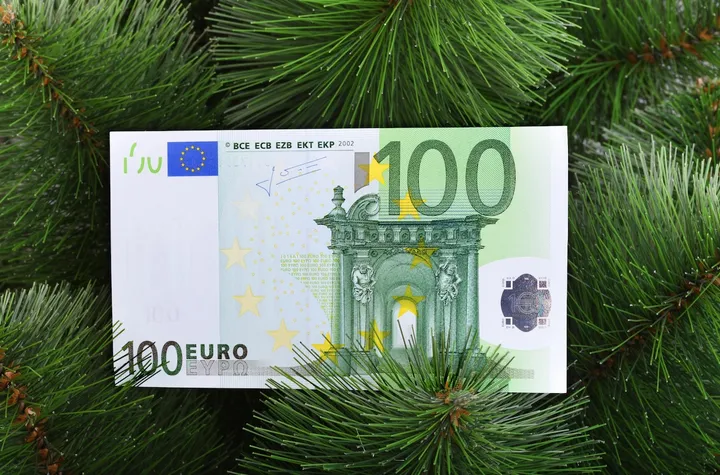 Bonus spesa Natale 2024, fino a 500 euro dai Comuni: requisiti, come fare domanda, scadenza