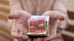 Prestazione universale anziani 850 euro: a chi spetta, quando arriva il pagamento INPS e come fare domanda