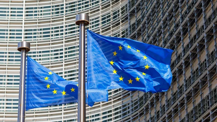 Commissione Europea: 400 milioni di euro di tagli a costi amministrativi 