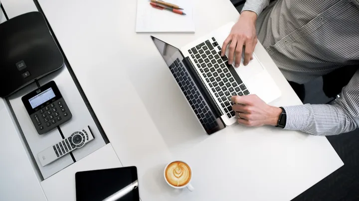 Nuove tecnologie e gestione delle finanze personali nel 2025