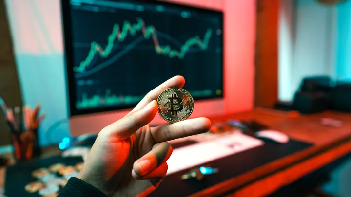 Corsa al Bitcoin: supera la soglia psicologica dei 120.000 dollari