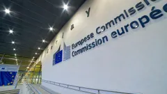 Commissione Europea: 100 milioni di rimborsi per carburanti sostenibili aerei
