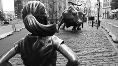 Wall Street contrastata, focus su guerra commerciale e tassi Fed in calo