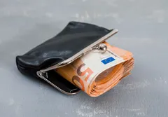 Cedolino pensione gennaio 2026, un solo aumento subito e due dopo: perché arrivano tardi e i nuovi importi