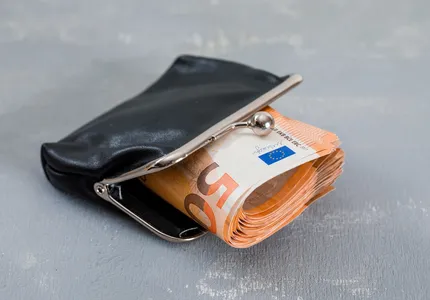 Cedolino pensione gennaio 2026, un solo aumento subito e due dopo: perché arrivano tardi e i nuovi importi