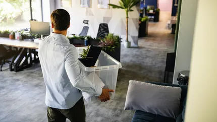 Todd Combs lascia Berkshire Hathaway: la svolta nella leadership di Buffett