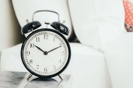 Ora legale 2026: quando cambia l’orario e quanto si risparmia davvero su energia e bollette