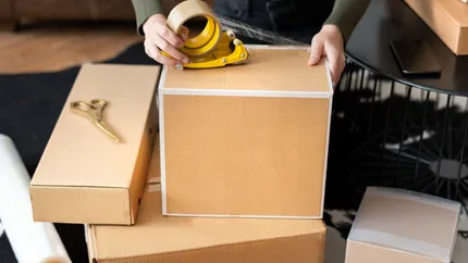 Mef, rinvio della tassa pacchi da 2 euro: ecco perché la misura slitta ancora