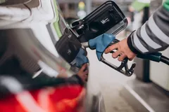 Caro carburanti, nuovo taglio delle accise al 1° maggio: di quanto scende il prezzo della benzina?