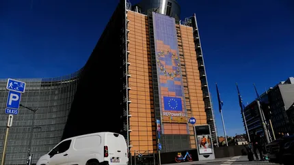 Commissione Europea: sospesa per tre anni l'attuazione delle nuove norme per il rischio nei mercati dei capitali delle banche