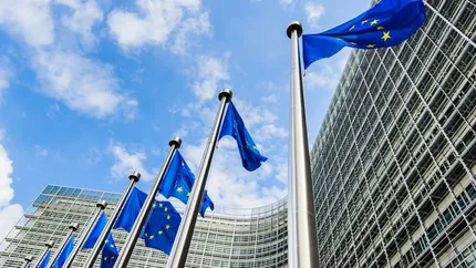 Commissione Europea: dal 1° luglio tassa doganale da 3 euro su pacchi di basso valore