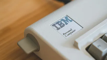 IBM crolla del 25%, segnando un cambiamento nel settore Tech