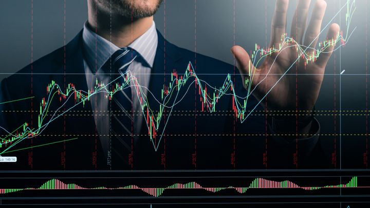 Il Ftse Mib archivia ottobre in leggero rialzo a differenza delle principali borse UE, tutte in rosso.