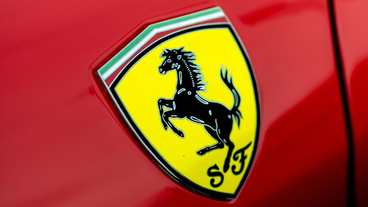 FERRARI può essere ancora un porto sicuro nel 2025?