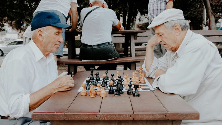 Pensione, sempre più in là l'età per ritirarsi: ecco chi dovrà lavorare oltre i 67 anni