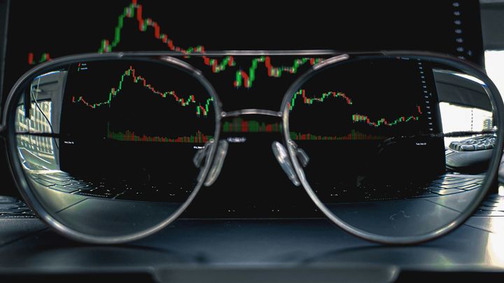 Oggi in Borsa: cosa fanno i Mercati? Quali i titoli interessanti? Scoprilo in pochi istanti.