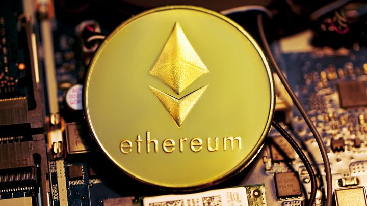 Ethereum: Un Ottobre Turbolento tra Volatilità e Crescita