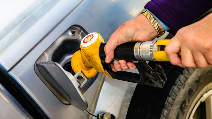 Caro carburante, dal taglio delle accise al credito d'imposta: quanto si risparmierà?