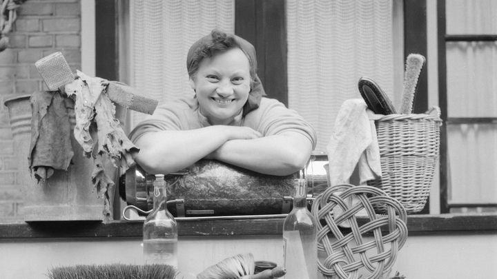 Pensioni per casalinghe e casalinghi, regole aggiornate per il 2026: come funziona e cosa cambia