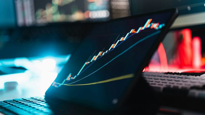 FTSE MIB in bilico tra volatilità e trimestrali