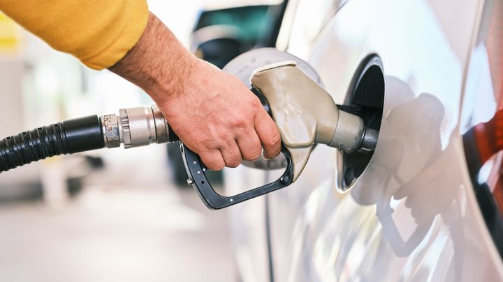 Caro carburanti, ipotesi bonus benzina per i lavoratori ma non solo: il piano del Governo